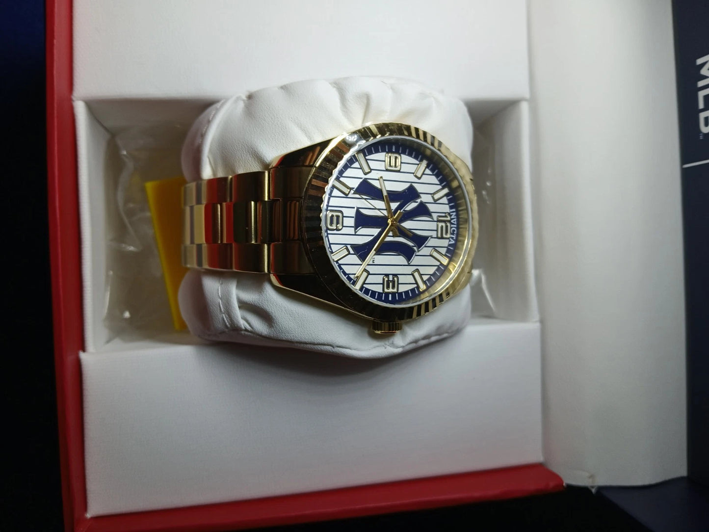 Invicta 49864 Specialty New York Yankees Edition 43mm Gold Silver Dial NIB