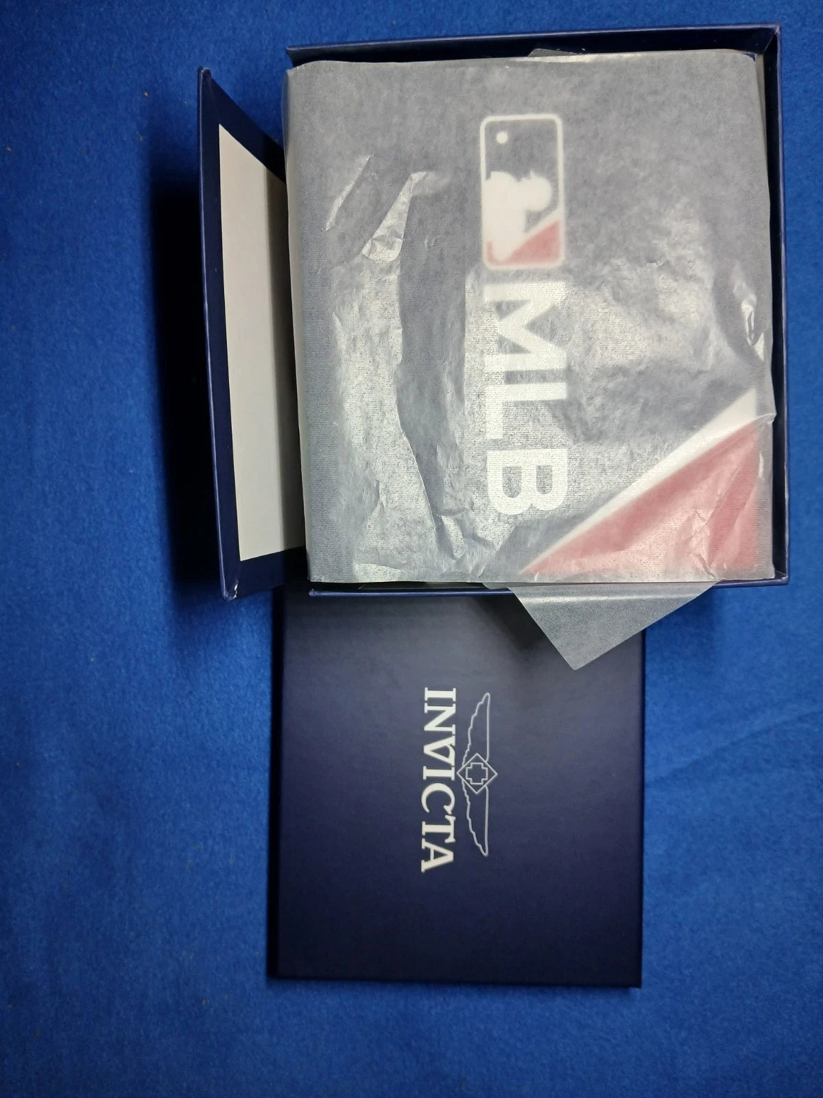 Invicta 49864 Specialty New York Yankees Edition 43mm Gold Silver Dial NIB