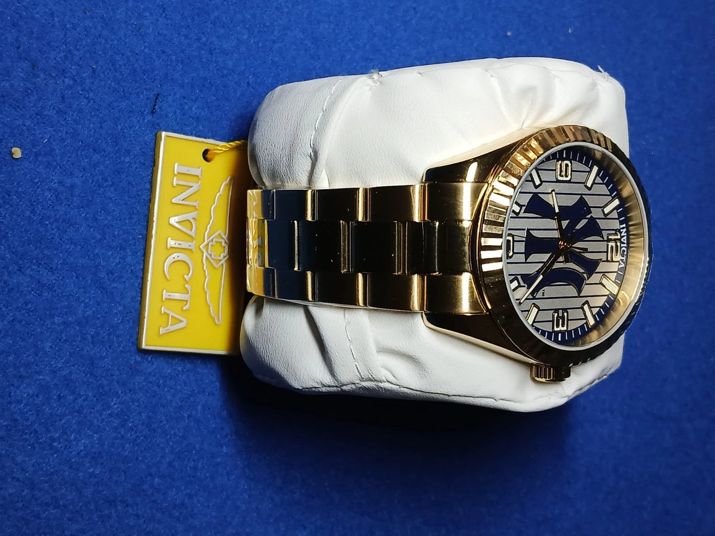 Invicta 49864 Specialty New York Yankees Edition 43mm Gold Silver Dial NIB